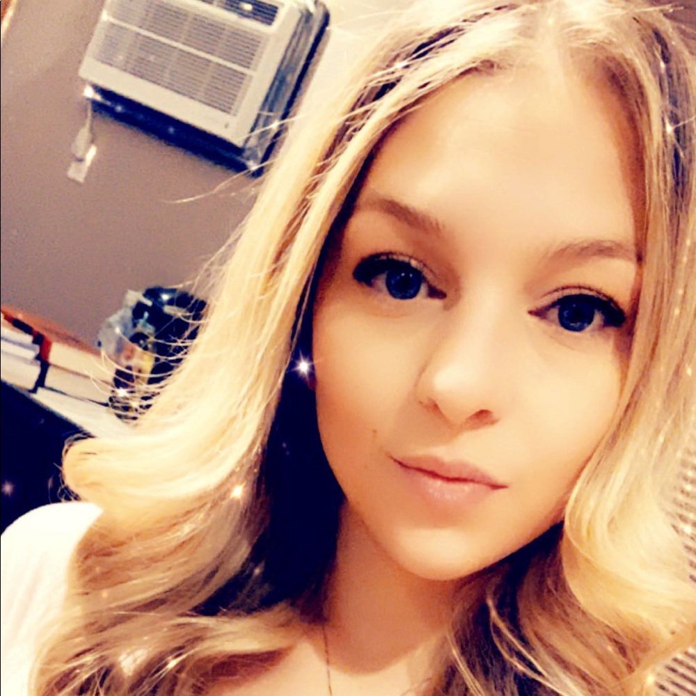 Meet your Posher, Brooke